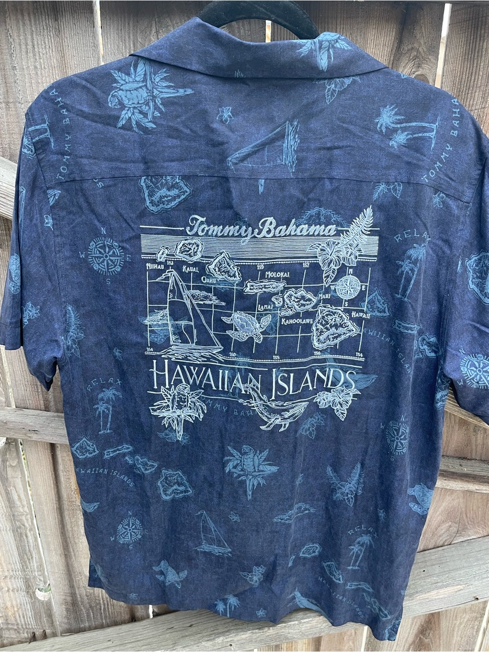 Tommy Bahama Hawaiian Islands Map Back Graphic Silk Camp Shirt Navy Tropical S